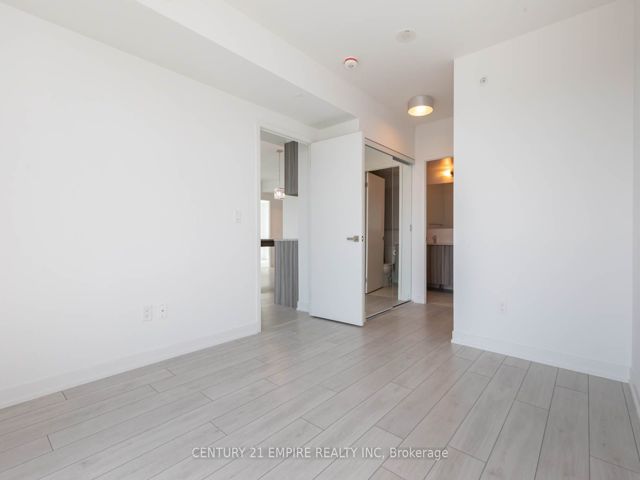 502 - 31 Tippett Rd