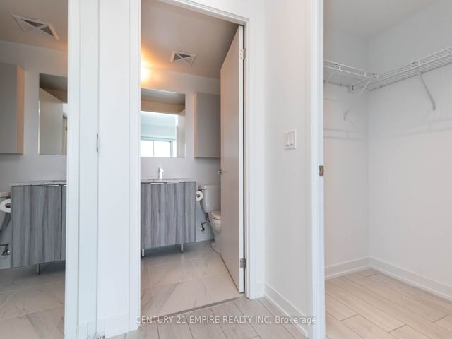 502 - 31 Tippett Rd