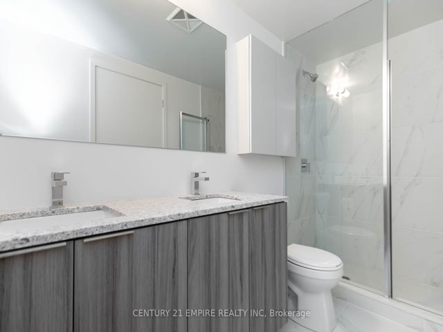 502 - 31 Tippett Rd