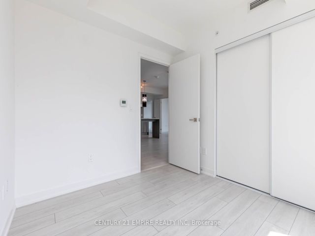 502 - 31 Tippett Rd