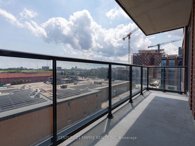 502 - 31 Tippett Rd
