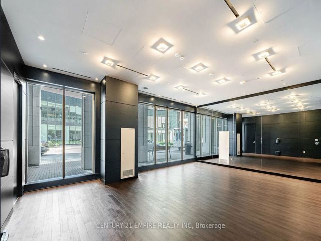 502 - 31 Tippett Rd