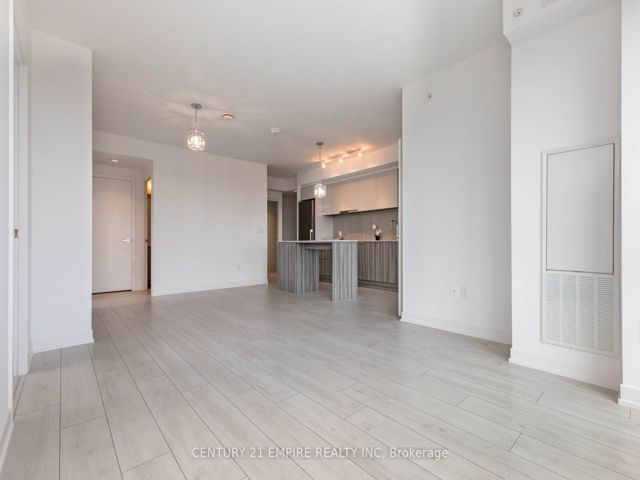 502 - 31 Tippett Rd