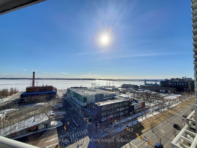 909 - 218 Queens Quay W