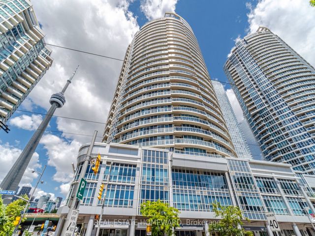 909 - 218 Queens Quay W