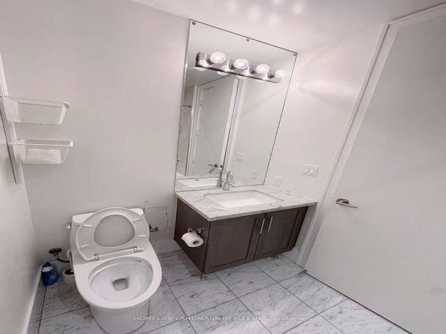 130 - 39 Queens Quay E