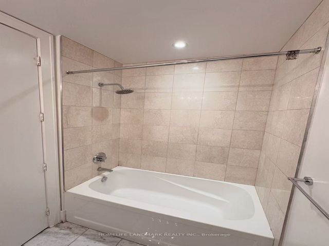 130 - 39 Queens Quay E