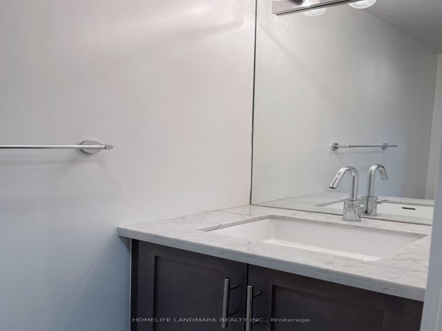 130 - 39 Queens Quay E