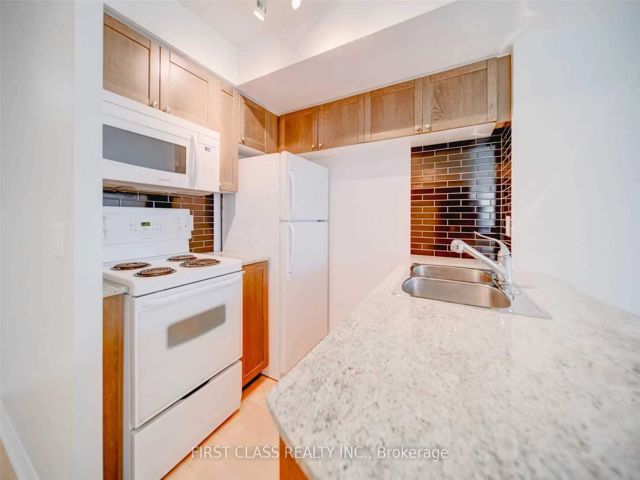 2015 - 763 Bay St