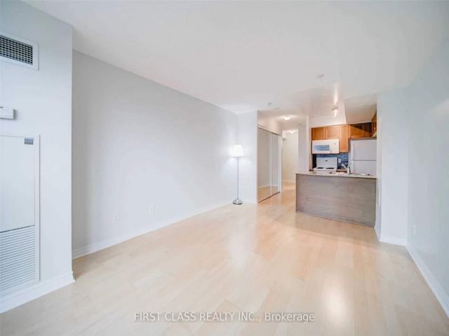 2015 - 763 Bay St