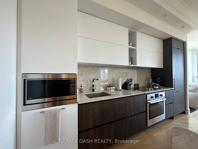 1002 - 151 Avenue Rd