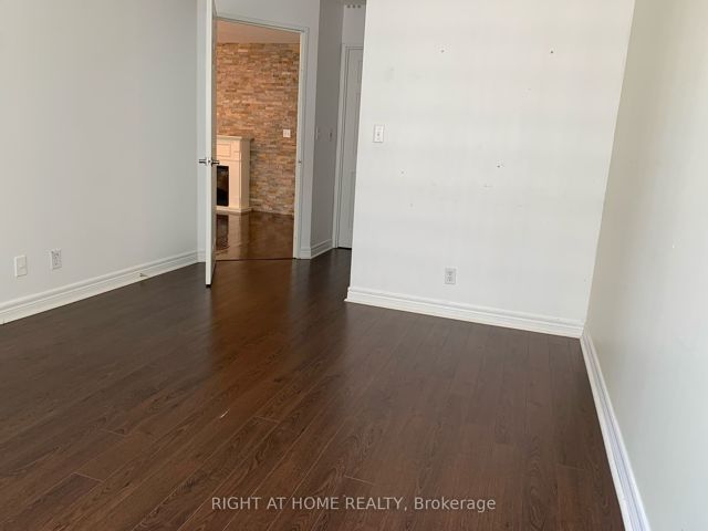 808 - 23 Hollywood Ave