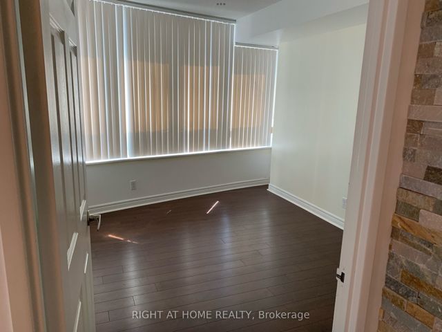 808 - 23 Hollywood Ave