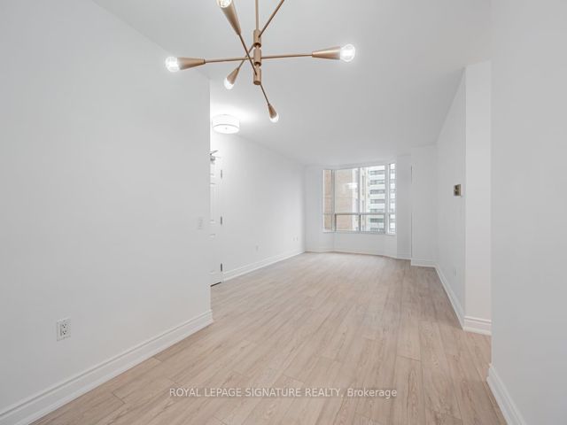 501 - 284 Bloor St W