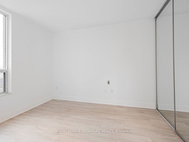 501 - 284 Bloor St W