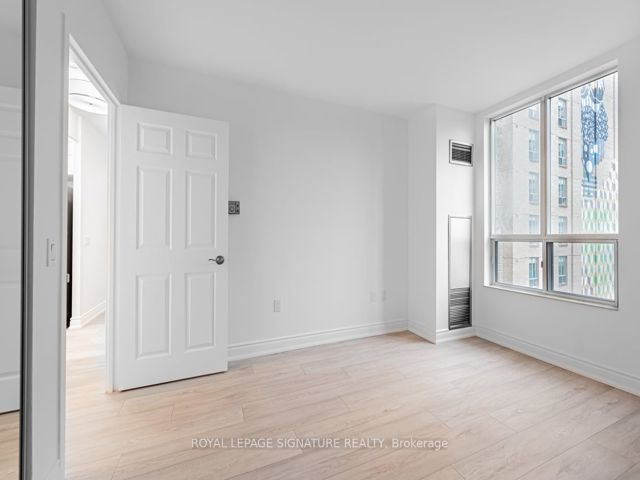 501 - 284 Bloor St W