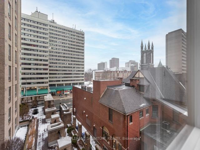 501 - 284 Bloor St W
