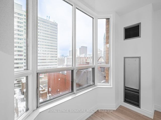 501 - 284 Bloor St W
