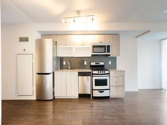1003E - 36 Lisgar St