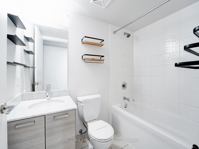1003E - 36 Lisgar St