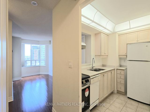 1517 - 5418 Yonge St