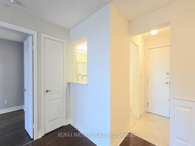 1517 - 5418 Yonge St