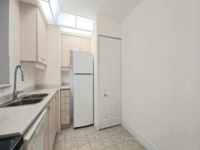 1517 - 5418 Yonge St