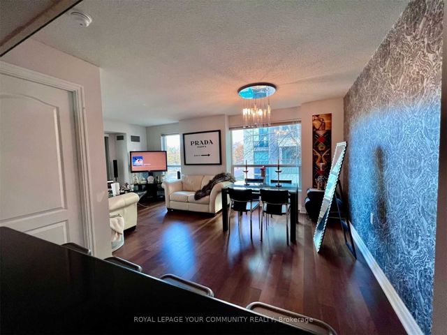 203 - 21 Hillcrest Ave