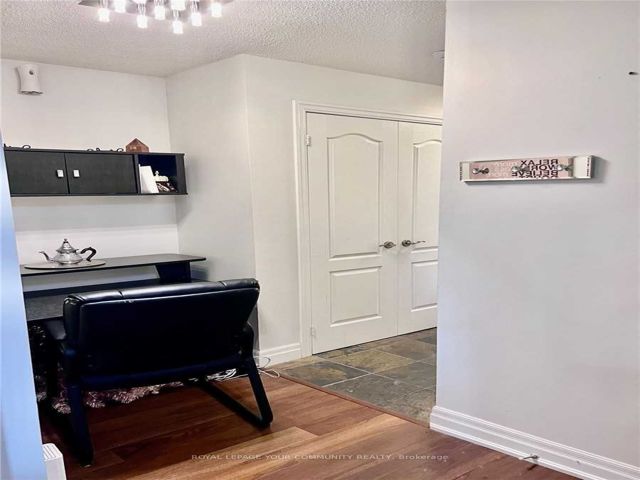 203 - 21 Hillcrest Ave