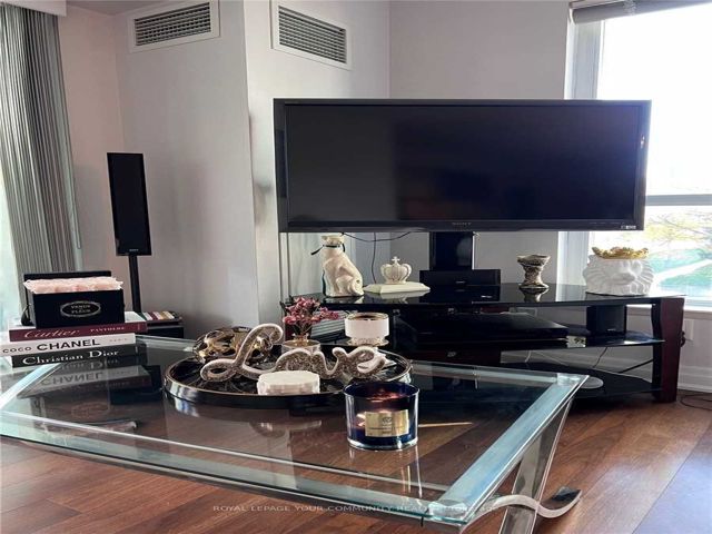 203 - 21 Hillcrest Ave