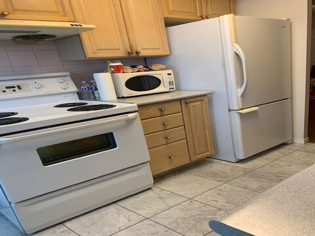 605 - 18 Hillcrest Ave