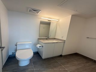 1218 - 500 Wilson Ave