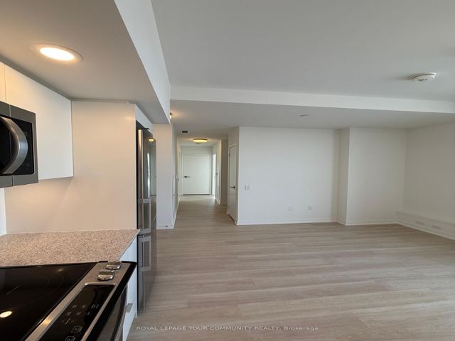 1218 - 500 Wilson Ave