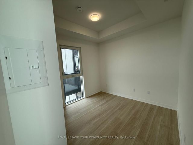 1218 - 500 Wilson Ave