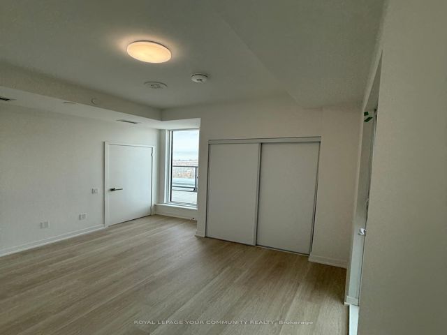 1218 - 500 Wilson Ave
