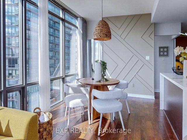 3203 - 38 Grenville St