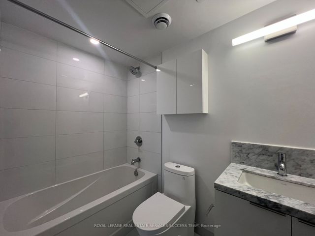 3312 - 230 Simcoe St