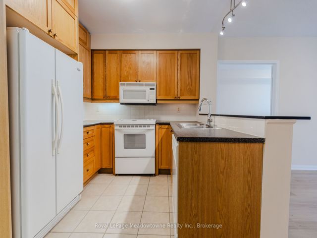 511 - 1801 Bayview Ave E