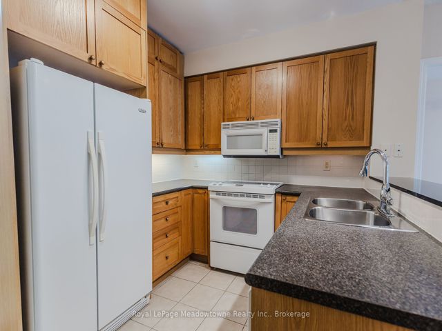 511 - 1801 Bayview Ave E