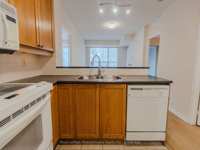 511 - 1801 Bayview Ave E