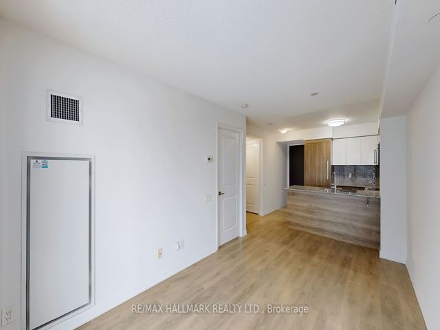 711 - 5168 Yonge St
