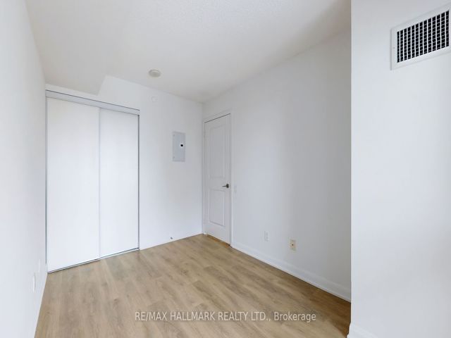 711 - 5168 Yonge St