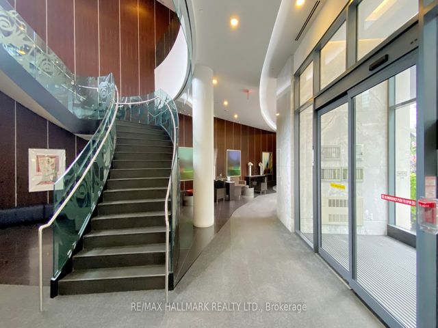 711 - 5168 Yonge St