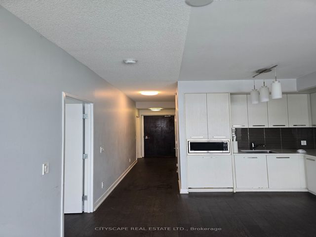 S203 - 120 Bayview Ave