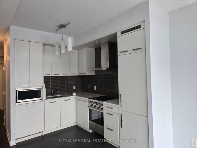 S203 - 120 Bayview Ave