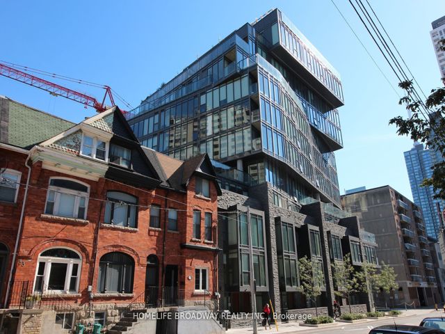 702 - 15 Beverley St