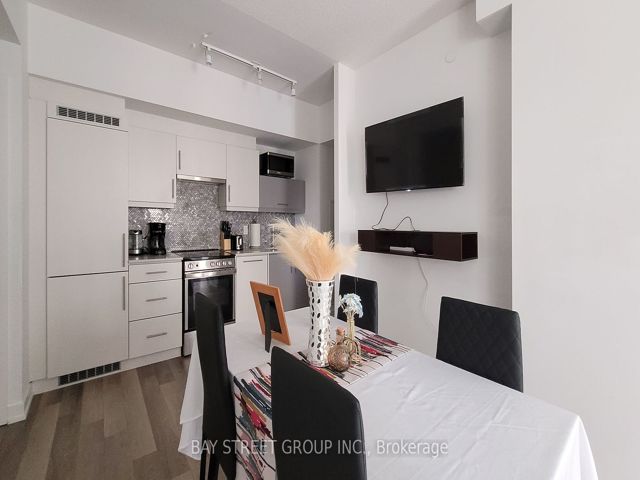 204 - 181 Huron St