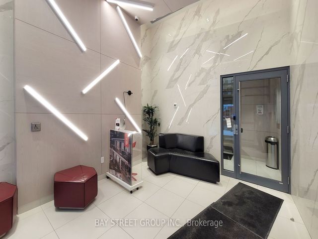 204 - 181 Huron St