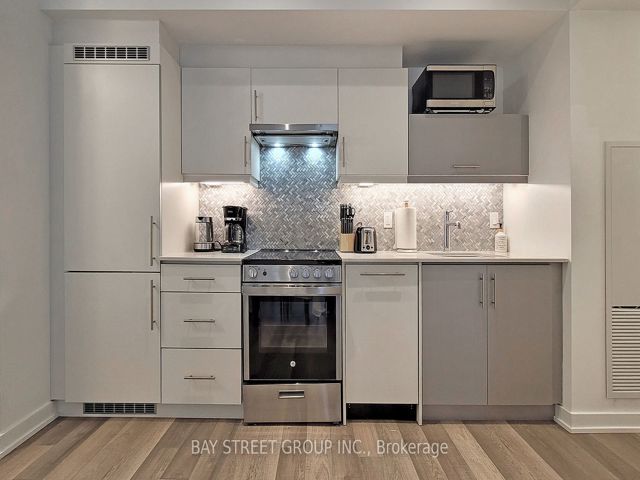 204 - 181 Huron St