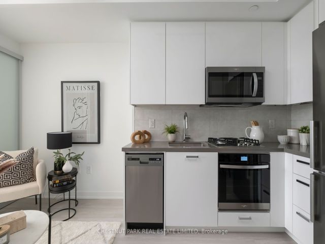 404 - 195 McCaul St